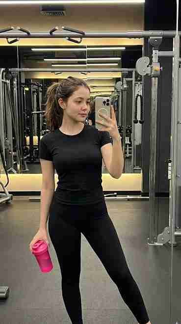 Gym photo prompt girl - Gemini AI Photo Prompt